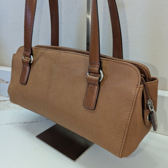 Fossil Y2K leather barrel shoulder bag with key! Clean and beautiful! - Picture 8 of 9